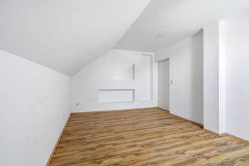 Ložnice byt č. 3, patro - Prodej domu 250 m², Kasejovice