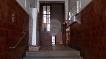 vstup do domu - Pronájem bytu 2+1 v osobním vlastnictví 65 m², Praha 3 - Vinohrady