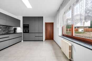 Prodej domu 570 m², Zruč-Senec
