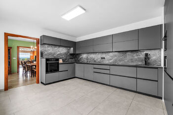 Prodej domu 570 m², Zruč-Senec