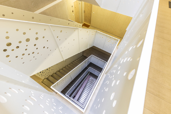 Společné prostory domu - Pronájem bytu 3+kk v osobním vlastnictví 112 m², Praha 8 - Libeň