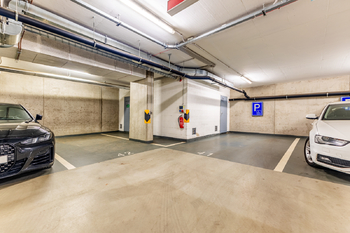2 rohová garážová stání - Pronájem bytu 3+kk v osobním vlastnictví 112 m², Praha 8 - Libeň