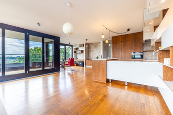 Kuchyně s obývacím pokojem - Pronájem bytu 3+kk v osobním vlastnictví 112 m², Praha 8 - Libeň
