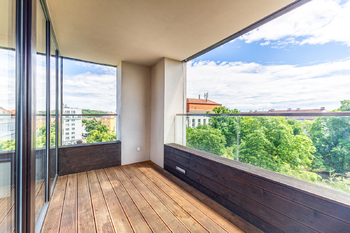 Lodžie s výhledem na Prahu - Pronájem bytu 3+kk v osobním vlastnictví 112 m², Praha 8 - Libeň