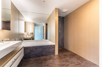 Koupelna - Pronájem bytu 3+kk v osobním vlastnictví 112 m², Praha 8 - Libeň