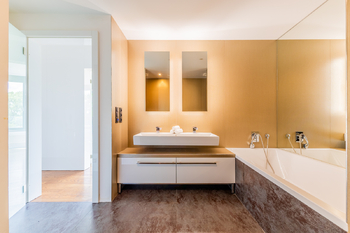 Koupelna - Pronájem bytu 3+kk v osobním vlastnictví 112 m², Praha 8 - Libeň
