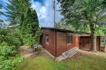 pohled na chatu - Prodej chaty / chalupy 40 m², Ovčáry