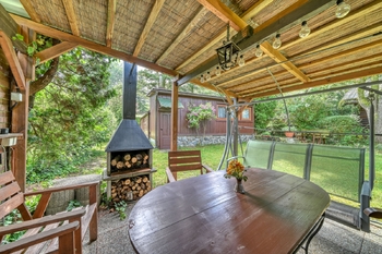 posezení v pergole - Prodej chaty / chalupy 40 m², Ovčáry
