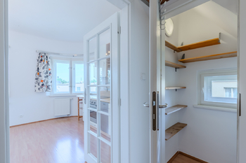 Kuchyň / komora - Pronájem bytu 2+kk v osobním vlastnictví 41 m², Praha 5 - Košíře