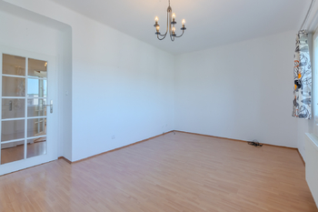 Obývací pokoj  - Pronájem bytu 2+kk v osobním vlastnictví 41 m², Praha 5 - Košíře
