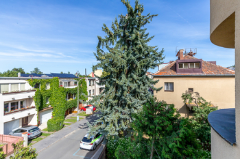Výhled z balkonu - Pronájem bytu 2+kk v osobním vlastnictví 41 m², Praha 5 - Košíře