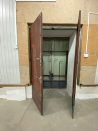 dvojité dveře ven na rampu - Pronájem skladovacích prostor, Plzeň
