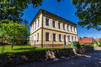 Obecní úřad - Prodej pozemku 1677 m², Chýstovice