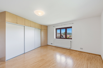 Prodej domu 241 m², Praha 5 - Lipence