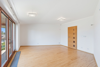 Prodej domu 241 m², Praha 5 - Lipence