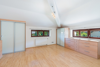 Prodej domu 241 m², Praha 5 - Lipence