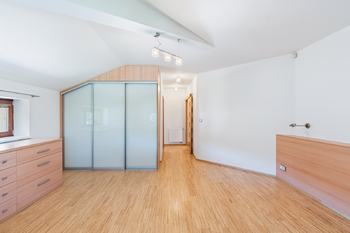 Prodej domu 241 m², Praha 5 - Lipence