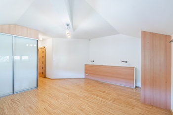 Prodej domu 241 m², Praha 5 - Lipence