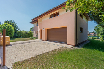 Prodej domu 241 m², Praha 5 - Lipence