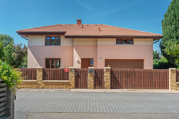 Prodej domu 241 m², Praha 5 - Lipence