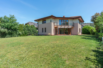Prodej domu 241 m², Praha 5 - Lipence