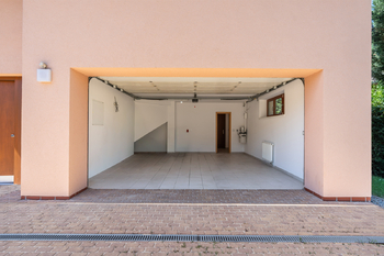 Prodej domu 241 m², Praha 5 - Lipence