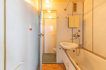 koupelna současný stav - Prodej bytu 3+1 v osobním vlastnictví 60 m², Klatovy