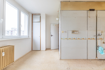 kuchyně současný stav - Prodej bytu 3+1 v osobním vlastnictví 60 m², Klatovy