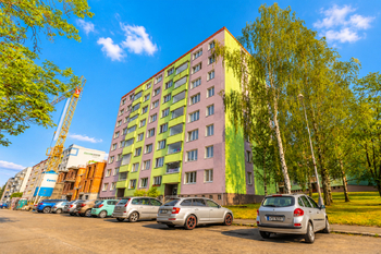 bytový dům je kompletně opravený - Prodej bytu 3+1 v osobním vlastnictví 60 m², Klatovy 