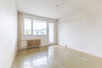 Obývací pokoj/ložnice - Prodej bytu 3+1 v osobním vlastnictví 60 m², Klatovy