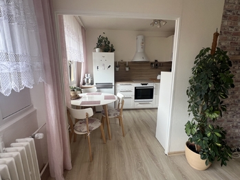 kuchyňský kout, jídelní kout - Prodej bytu 3+kk v osobním vlastnictví 54 m², Praha 9 - Střížkov