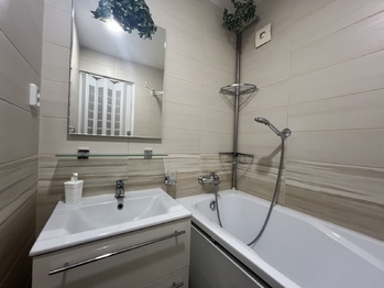 koupelna - Prodej bytu 3+kk v osobním vlastnictví 54 m², Praha 9 - Střížkov