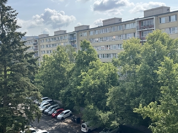 výhled - Prodej bytu 3+kk v osobním vlastnictví 54 m², Praha 9 - Střížkov