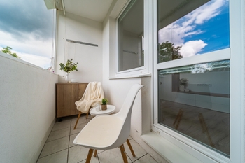 Prodej moderního a kompletně zrekonstruovaného bytu 2+kk s lodžií, 44 m², Teyschlova, Brno – Bystrc - Prodej bytu 2+kk v osobním vlastnictví 44 m², Brno