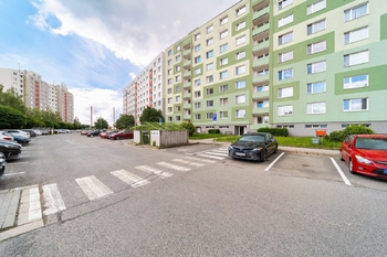 Prodej moderního a kompletně zrekonstruovaného bytu 2+kk s lodžií, 44 m², Teyschlova, Brno – Bystrc - Prodej bytu 2+kk v osobním vlastnictví 44 m², Brno