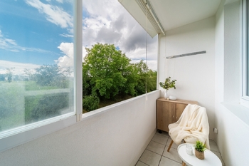 Prodej moderního a kompletně zrekonstruovaného bytu 2+kk s lodžií, 44 m², Teyschlova, Brno – Bystrc - Prodej bytu 2+kk v osobním vlastnictví 44 m², Brno