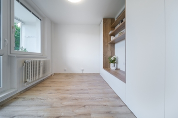 Prodej moderního a kompletně zrekonstruovaného bytu 2+kk s lodžií, 44 m², Teyschlova, Brno – Bystrc - Prodej bytu 2+kk v osobním vlastnictví 44 m², Brno