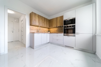 Prodej moderního a kompletně zrekonstruovaného bytu 2+kk s lodžií, 44 m², Teyschlova, Brno – Bystrc - Prodej bytu 2+kk v osobním vlastnictví 44 m², Brno