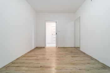 Prodej moderního a kompletně zrekonstruovaného bytu 2+kk s lodžií, 44 m², Teyschlova, Brno – Bystrc - Prodej bytu 2+kk v osobním vlastnictví 44 m², Brno