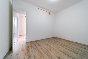 Prodej moderního a kompletně zrekonstruovaného bytu 2+kk s lodžií, 44 m², Teyschlova, Brno – Bystrc - Prodej bytu 2+kk v osobním vlastnictví 44 m², Brno