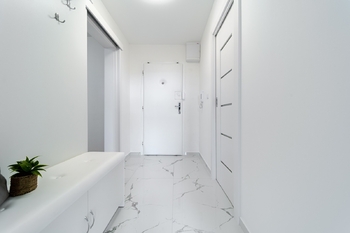 Prodej moderního a kompletně zrekonstruovaného bytu 2+kk s lodžií, 44 m², Teyschlova, Brno – Bystrc - Prodej bytu 2+kk v osobním vlastnictví 44 m², Brno
