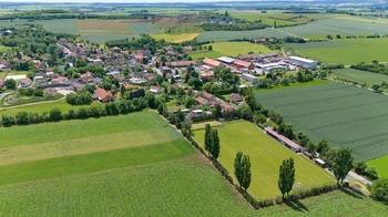 Pohled na Libodřice od hřiště - Prodej pozemku 849 m², Libodřice