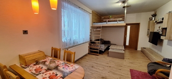 Pohled z kuchyně do obývacího pokoje - Pronájem bytu 2+kk v osobním vlastnictví 55 m², Vyškov