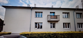 Pohled na dům ze silnice - Pronájem bytu 2+kk v osobním vlastnictví 55 m², Vyškov