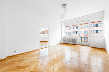 dětský pokoj přístupný z haly 21 m2 - Pronájem bytu 3+1 v osobním vlastnictví 105 m², Praha 7 - Holešovice