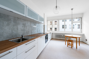 kuchyň 17 m2 - Pronájem bytu 3+1 v osobním vlastnictví 105 m², Praha 7 - Holešovice