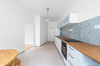 kuchyň 17 m2 - Pronájem bytu 3+1 v osobním vlastnictví 105 m², Praha 7 - Holešovice