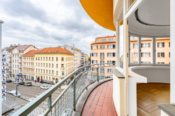 balkón - Pronájem bytu 3+1 v osobním vlastnictví 105 m², Praha 7 - Holešovice