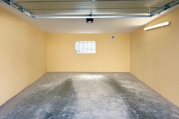 Interiér garáže č. 1 - vlevo - Prodej garáže 27 m², Nejdek