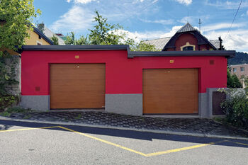 Pohled na obě garáže z ulice - Prodej garáže 27 m², Nejdek 